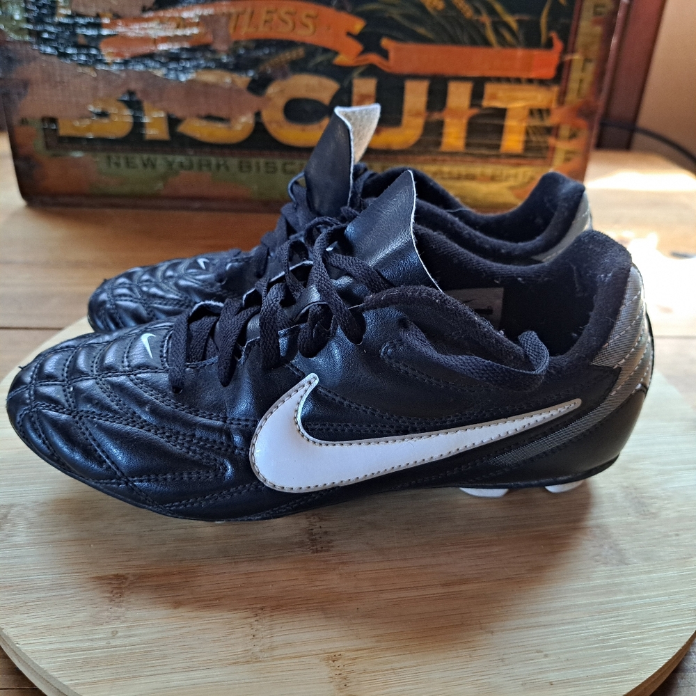 Nike Cleats, Kid Size 4, Unisex, JR Premiere III FG-R, Football, Soccer Shoes